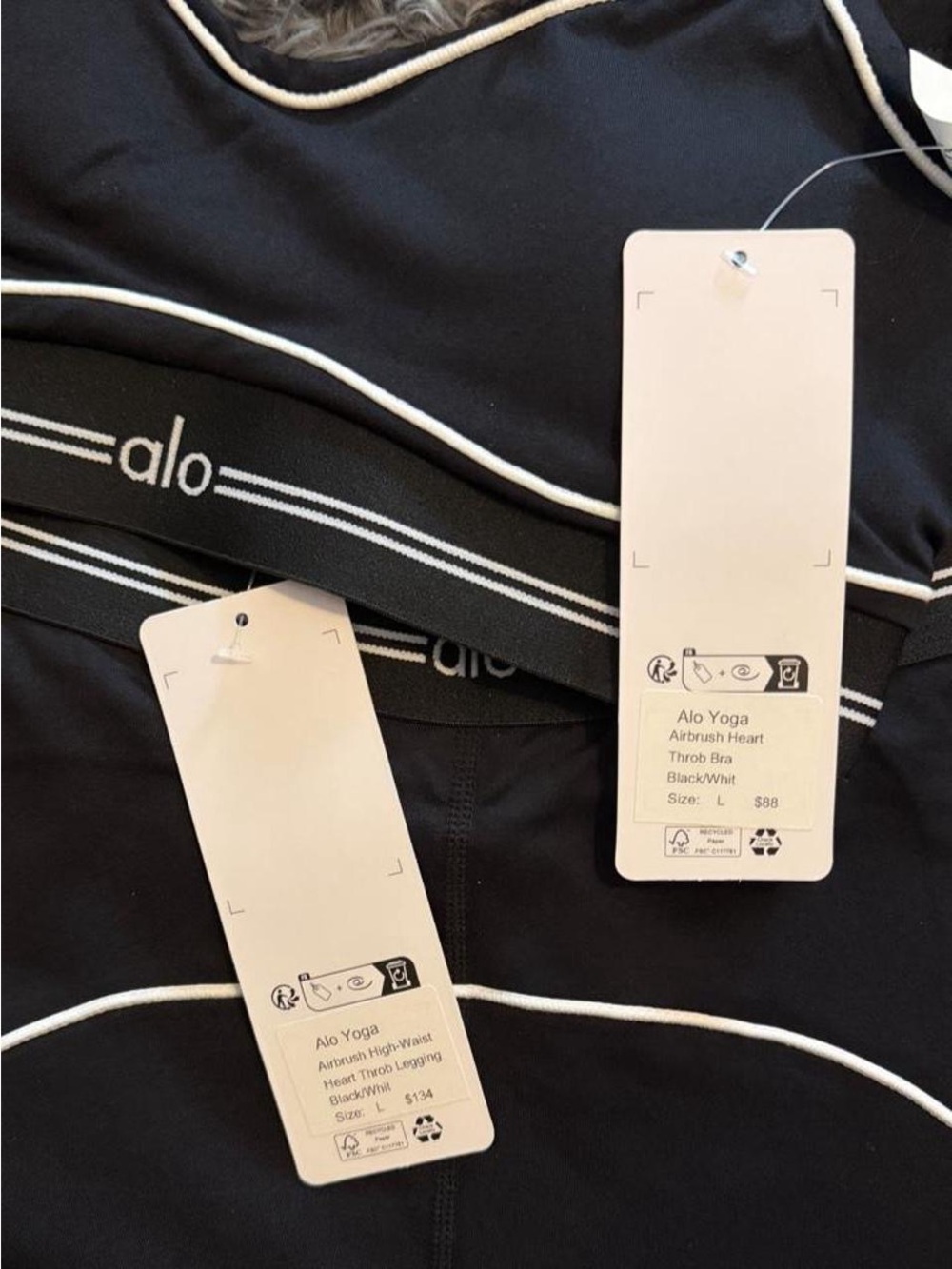Alo Sports Bra & Legging Set - Picture 4 of 5